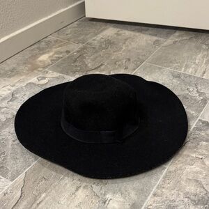 Stylish Black Wide-Brim Hat